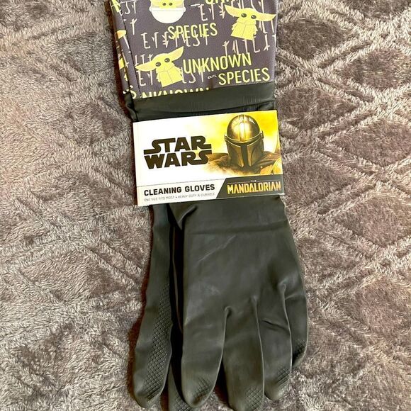 Disney Star Wars The Child cleaning gloves NWT - Picture 1 of 5